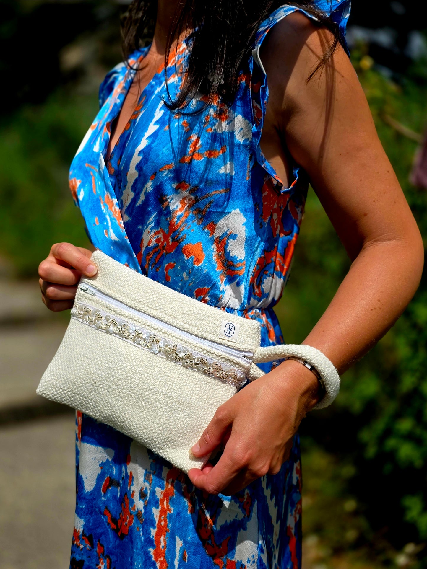Pochette plate avec anse - La Discrète
