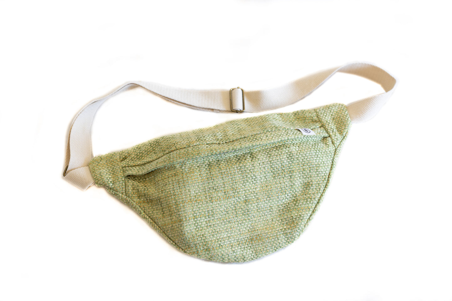 Banane vert pistache chiné Étofé en tissu recyclé avec sangle beige et fermeture éclair assortie