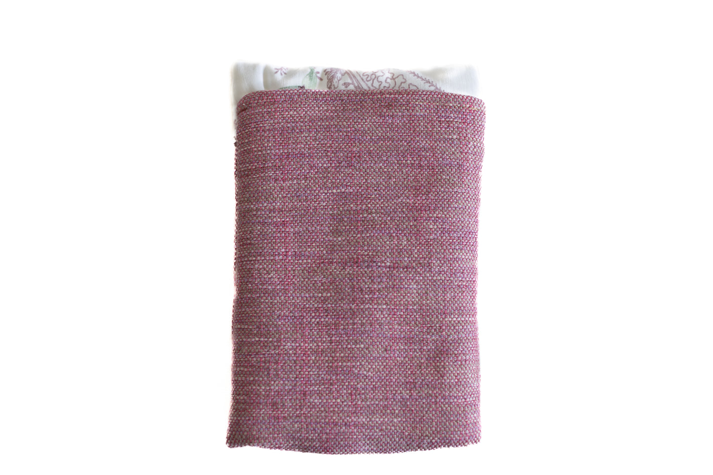 Housse pour livre de poche ÉTOFÉ en tissu revalorisé rose chiné, avec bordure fleurie blanche et verte. Accessoire écoresponsable confectionné à la main sur la Côte d’Azur.