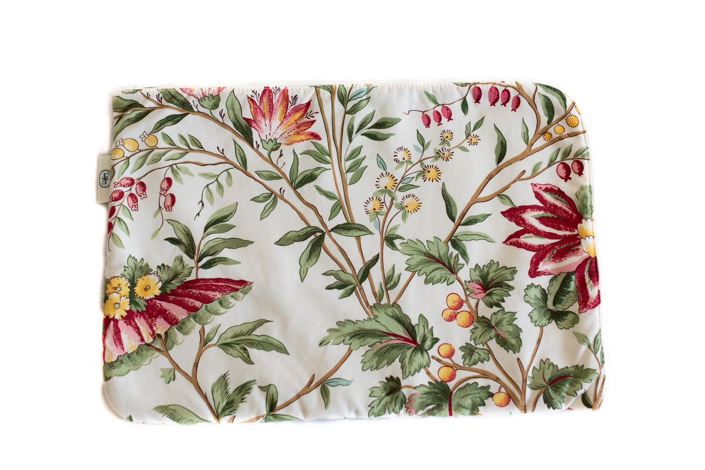 Housse en tissu upcyclé avec motif floral exotique aux tons verts, rouges et jaunes, confectionnée à la main de manière responsable.