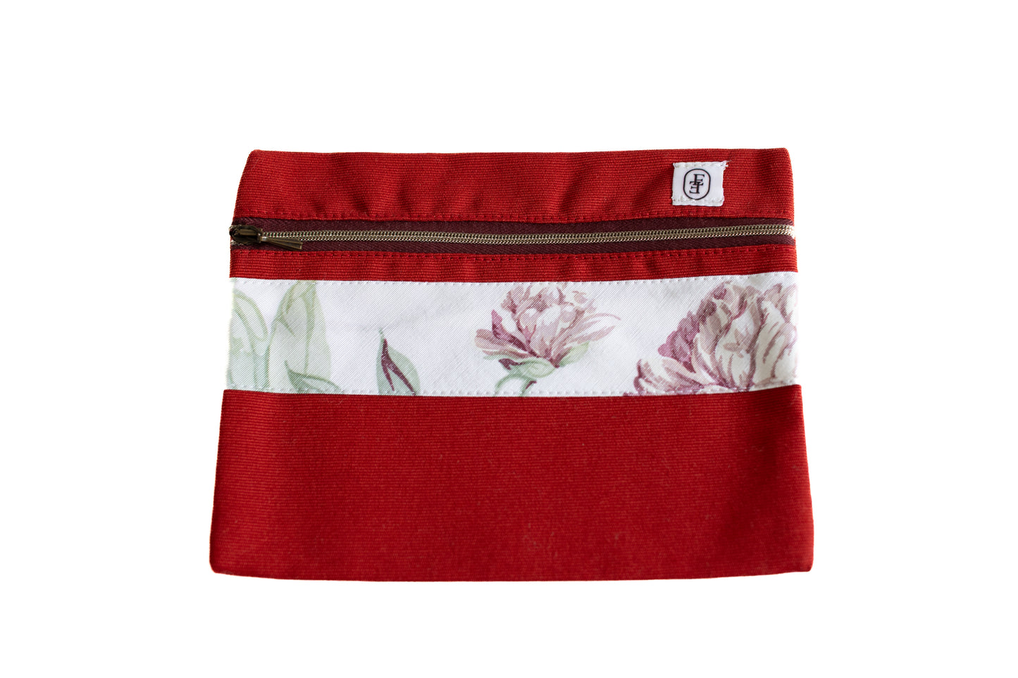 Pochette plate ÉTOFÉ rouge en tissu upcyclé avec imprimé floral pastel et fermeture éclair.