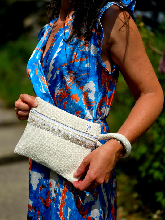 Pochette plate avec anse - La Discrète